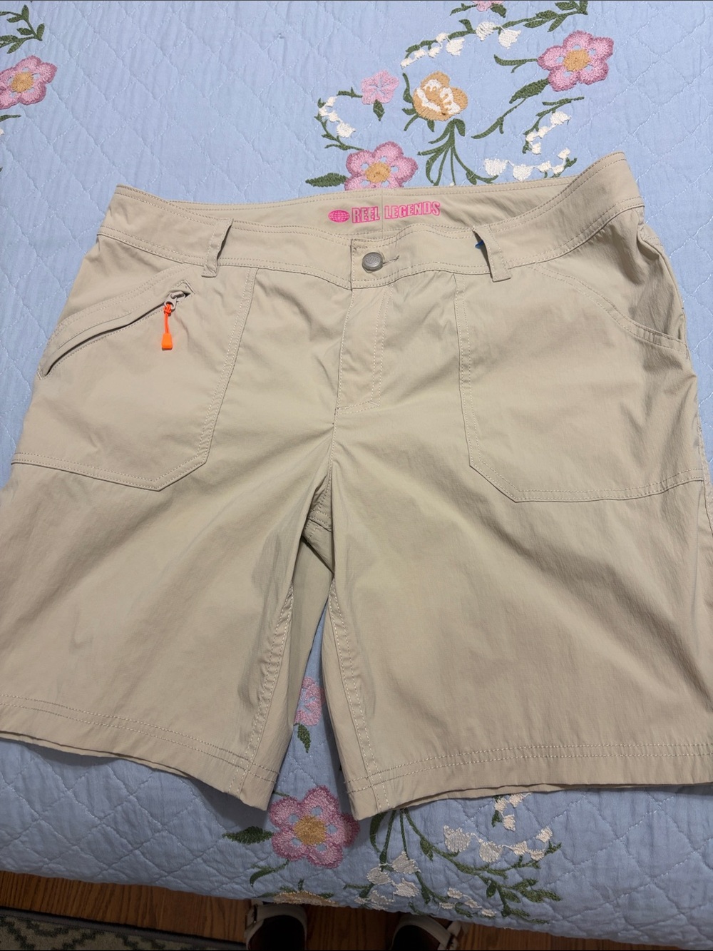 Reel Legends Women’s MidRise utility Multipocket    Khaki shorts Size 16